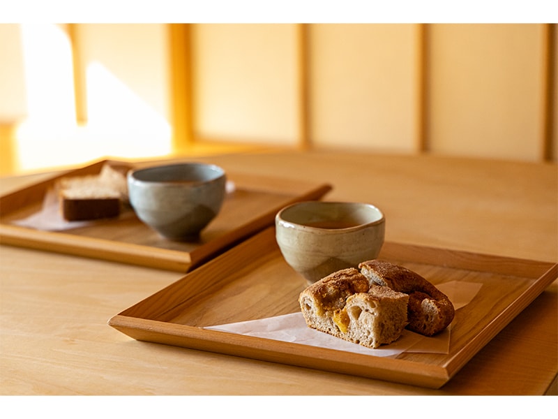 購入したパンを、コーヒーなどの飲み物と楽しむ事ができるカフェスペースを、今後さらに充実させたいと西村さんは考えている。