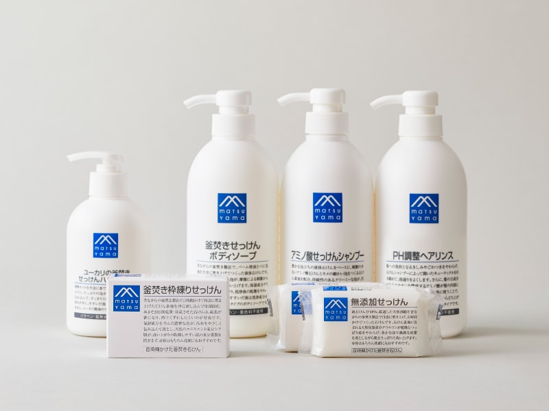 松山油脂の自社ブランド「Mマークシリーズ」。ボディケア、ヘアケア、スキンケアなど、毎日の暮らしに欠かせないアイテムを取り揃えている。