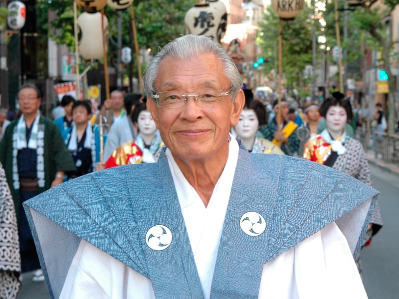 石渡社長の父、石渡光一氏は地域貢献にも力を尽くした。写真は氷川神社のお祭りでの模様。