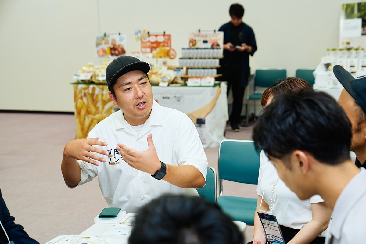 LOCAL BAMBOOの江原太郎氏。放置竹林の課題解決に対する熱い思いをピッチする
