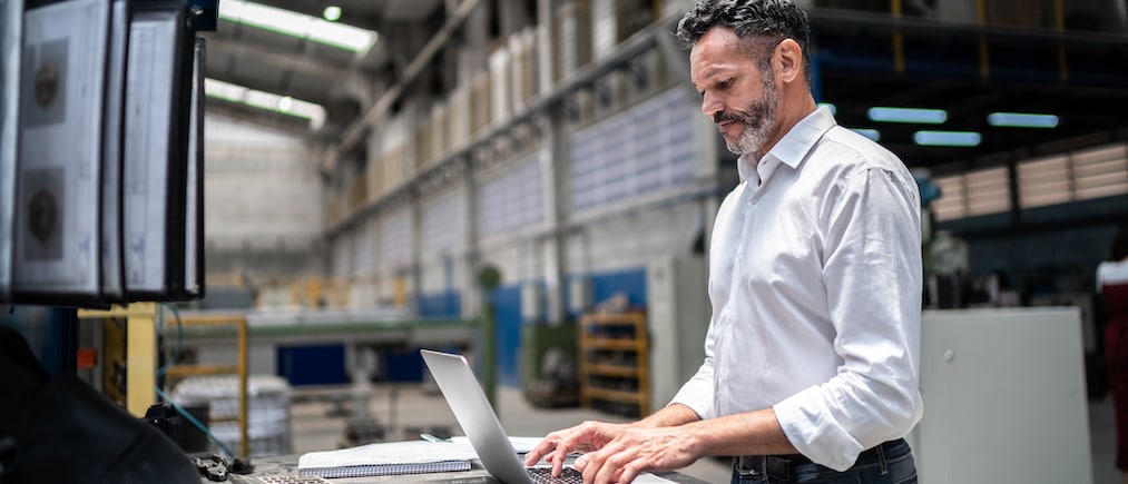 Guide to Push vs. Pull Supply Chain Strategy