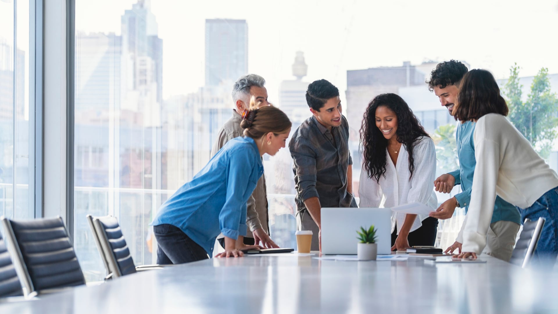 12 Effective Leadership Skills to Help Lead Your Team Better