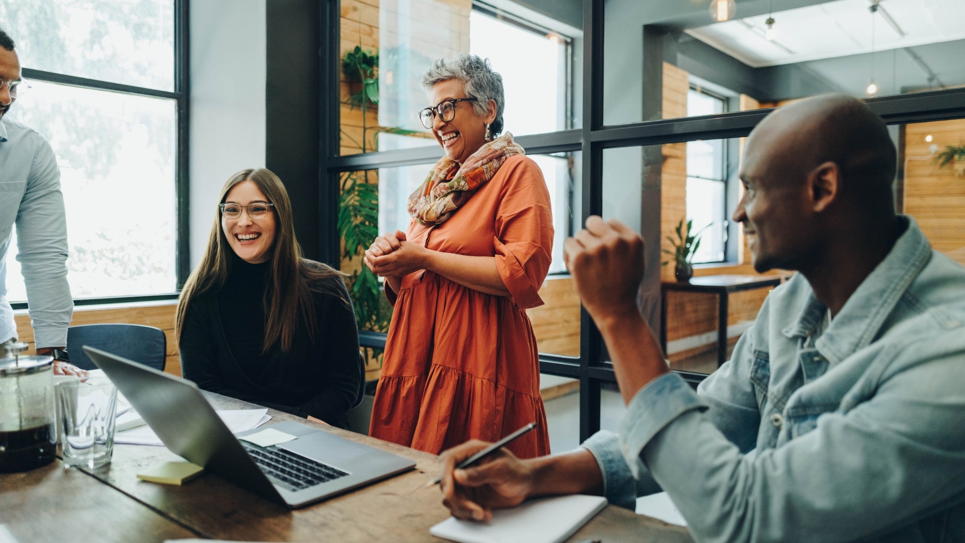 How to Lead a Team Effectively: 9 Best Practices