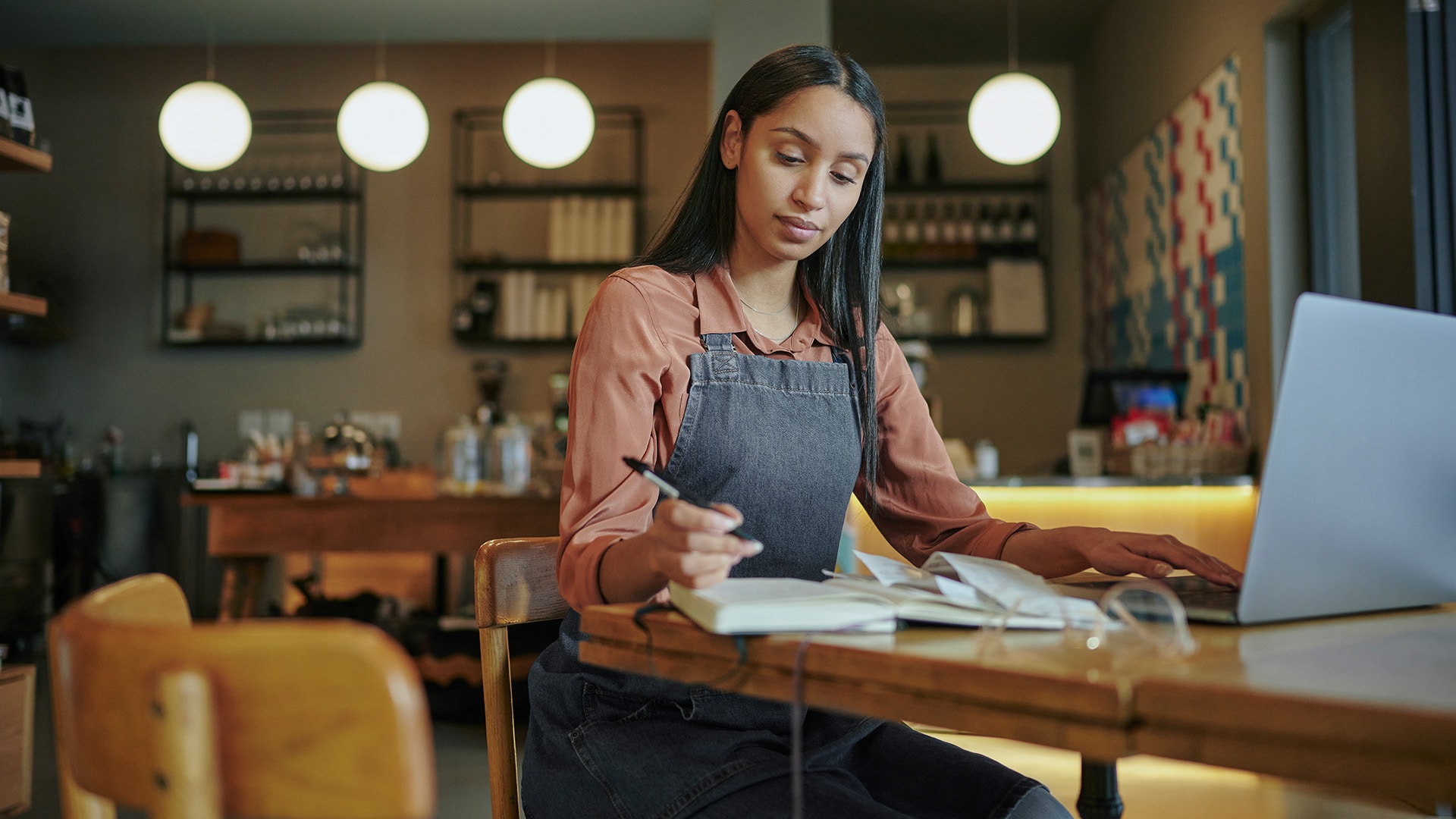 Social Media Strategy: Attract Customers and Retain Them